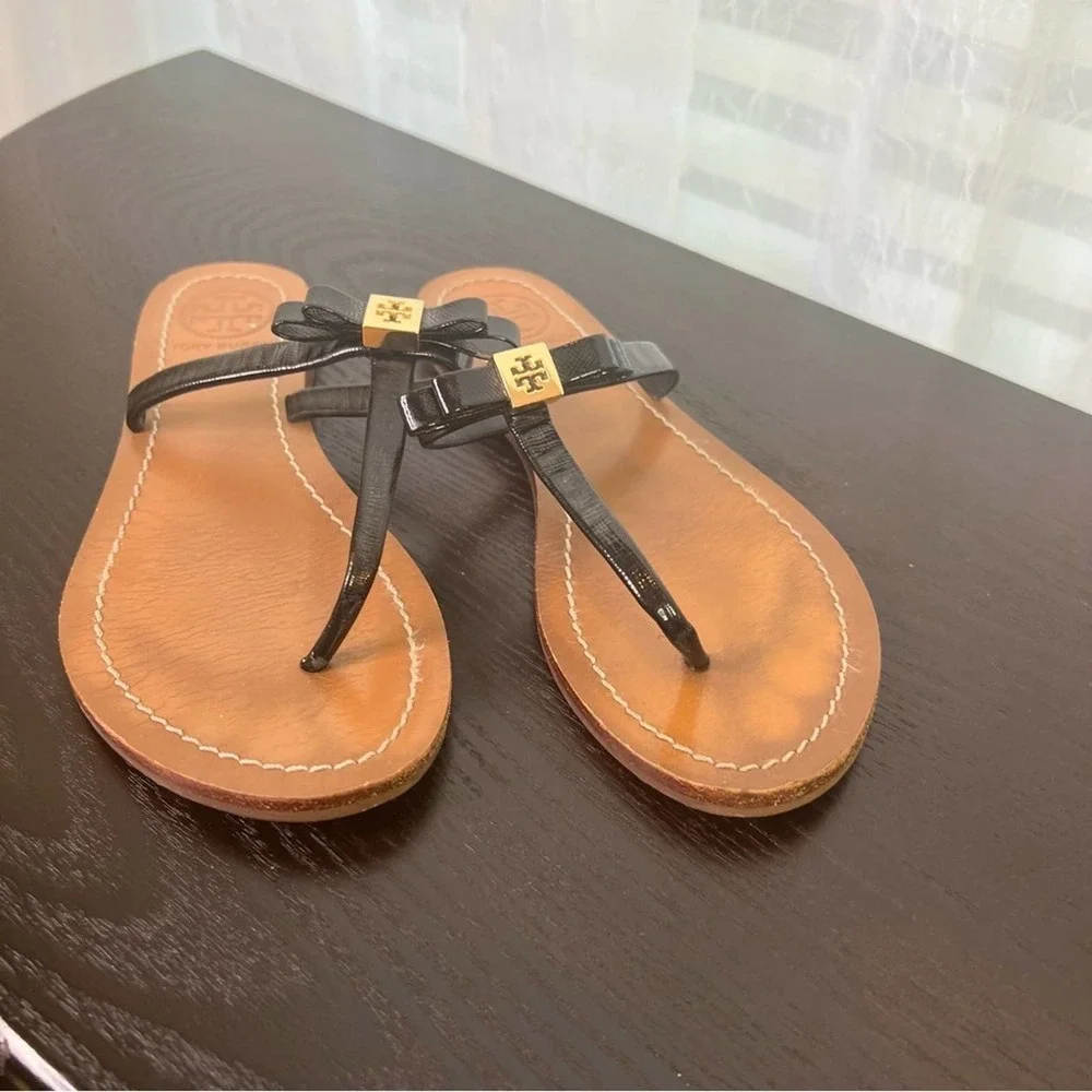 Tory Burch sandal. Black patent leather.     size 6  #33
